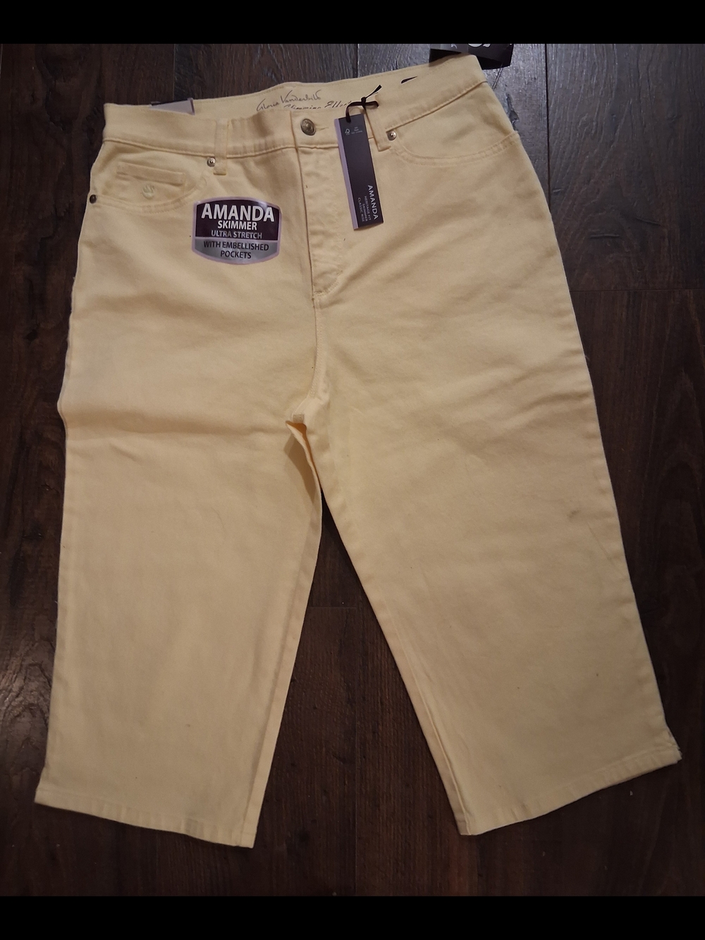 Amanda Skimmer Women’s Pale Yellow Capris